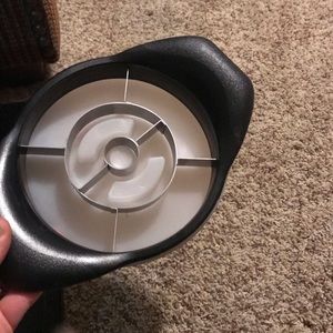 Pampered Chef Pinapple cutter